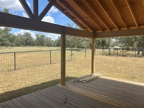 2238 Flash CIR, Luling, TX 78648