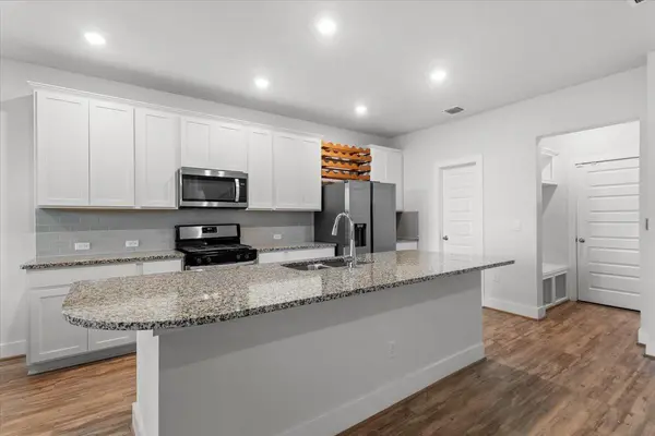 7106 Silver Star LN, Austin, TX 78744