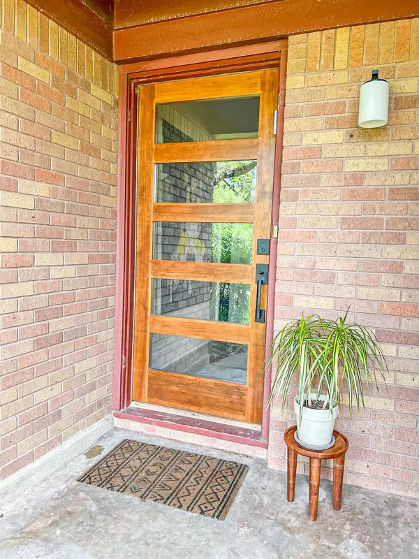 205 W Covington DR, Austin, TX 78753