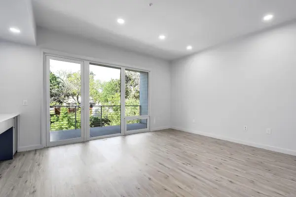 4004 Banister LN #211, Austin, TX 78704