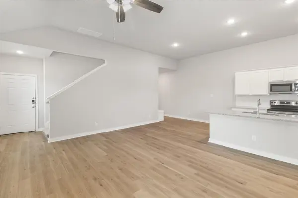 162 Gunner RD, Buda, TX 78610