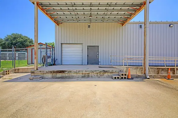 200 Commercial DR, Taylor, TX 76574