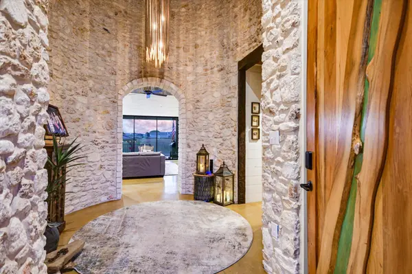 112 CLEARWATER DR, Kingsland, TX 78639