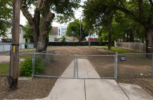 2101 E 8TH ST, Austin, TX 78702