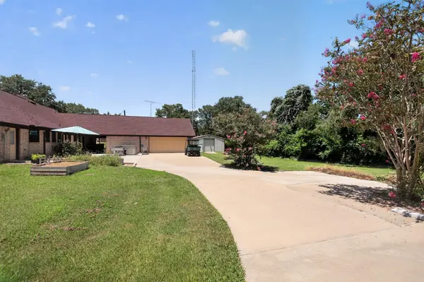 1950 Country Club RD, Brenham, TX 77833