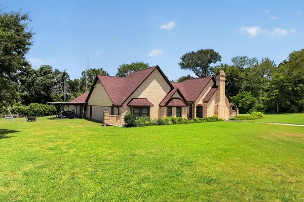 1950 Country Club RD, Brenham, TX 77833