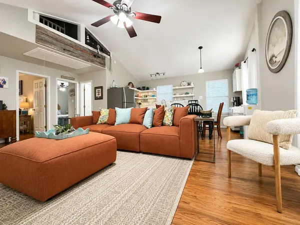 52 Anchor LN, Seadrift, TX 77983