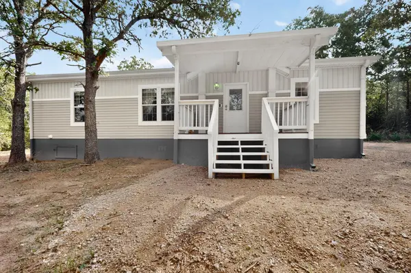 300 Flaming Oak DR, Bastrop, TX 78602