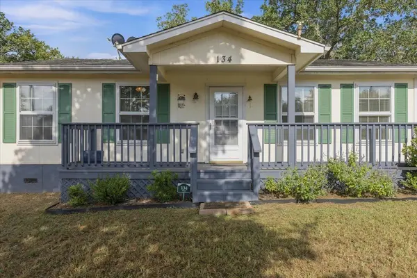 134 Tejas ST, Smithville, TX 78957