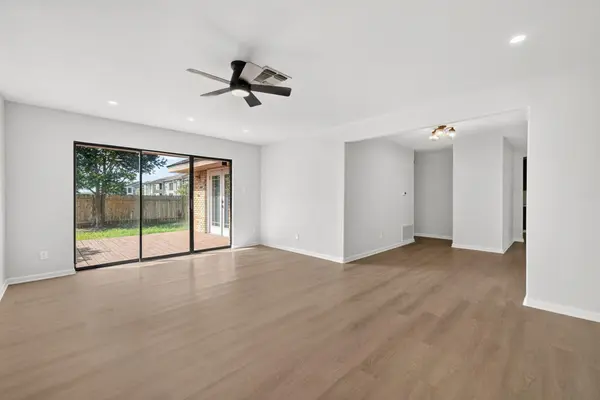833 Ross CIR, Lockhart, TX 78644