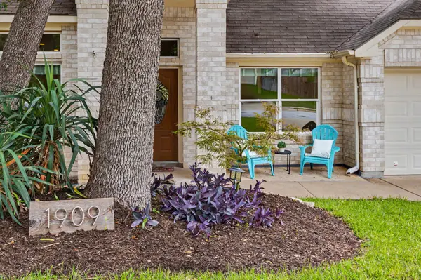 1909 Holly Hill DR, Leander, TX 78641