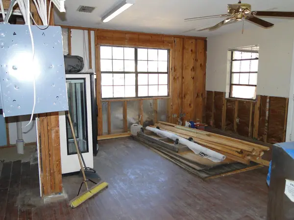 406 W Main ST, Johnson City, TX 78636