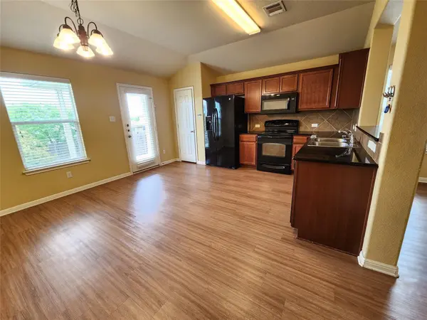 107 Lavaca LOOP, Hutto, TX 78634