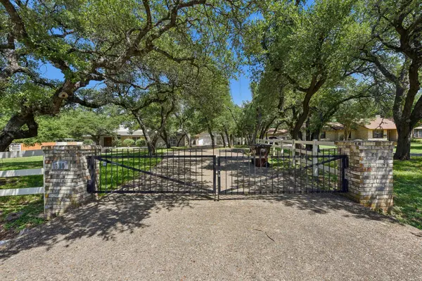 1915 Oak Forest DR, Round Rock, TX 78681