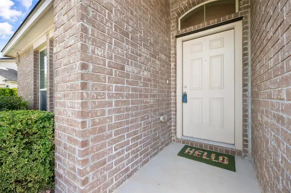 208 Plata LN, Jarrell, TX 76537