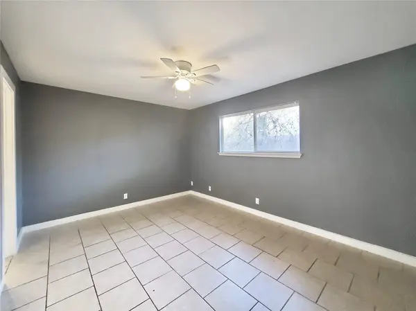 1813 Nicole CIR #B, Round Rock, TX 78664