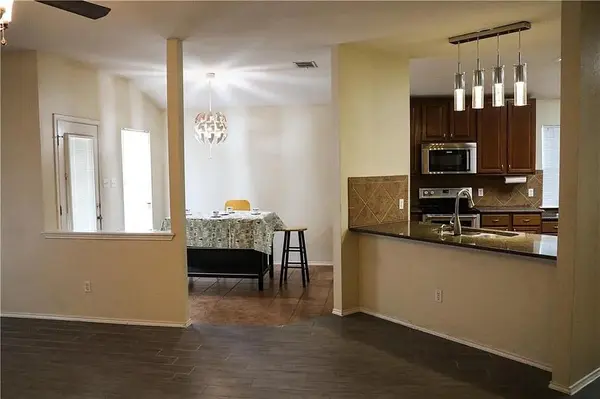 100 S Creek Bend DR, Hutto, TX 78634