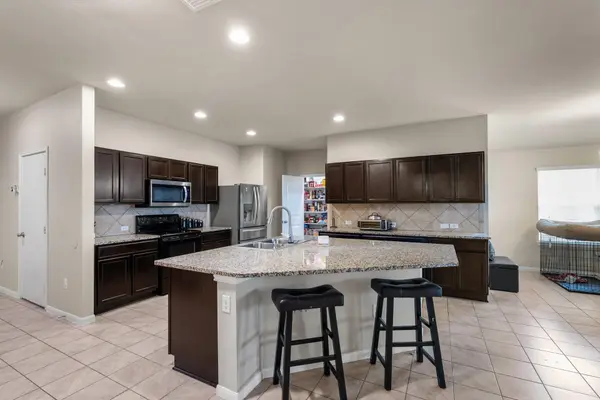 111 Denton DR, Hutto, TX 78634