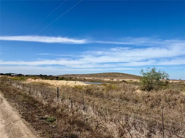 2051 County Road 102, Columbus, TX 78934