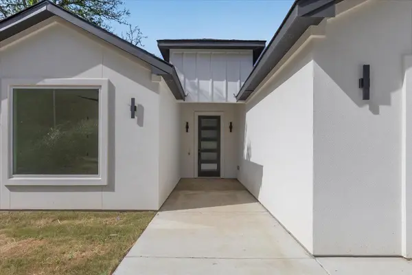 248 Kaukonahua LN, Bastrop, TX 78602