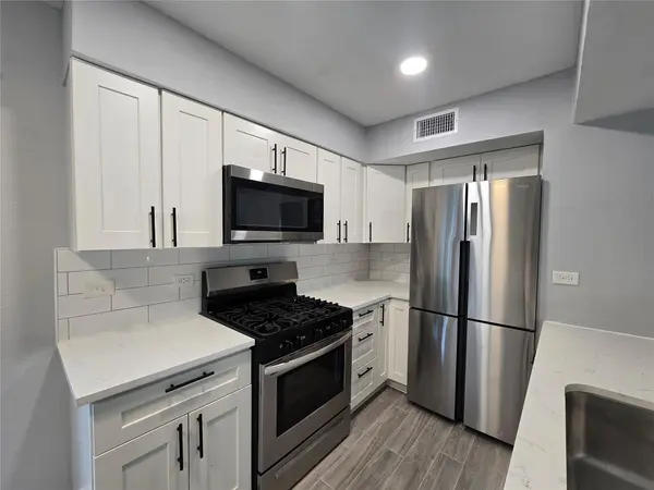 2504 Manor CIR #B, Austin, TX 78723