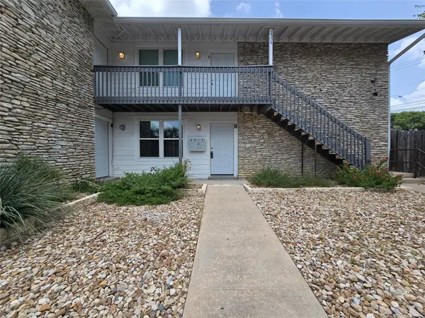 2504 Manor CIR #B, Austin, TX 78723