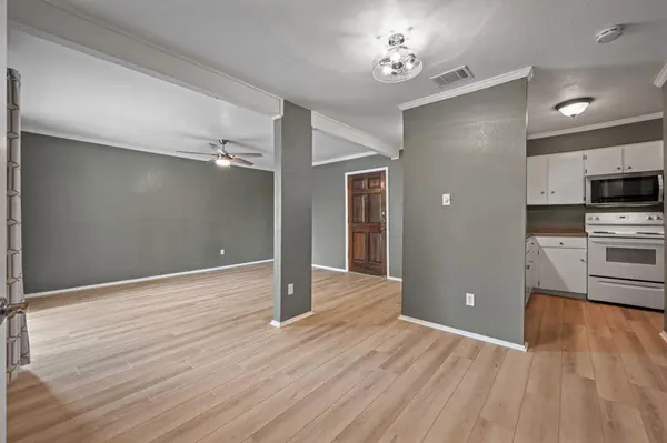6910 Hart LN #211, Austin, TX 78731