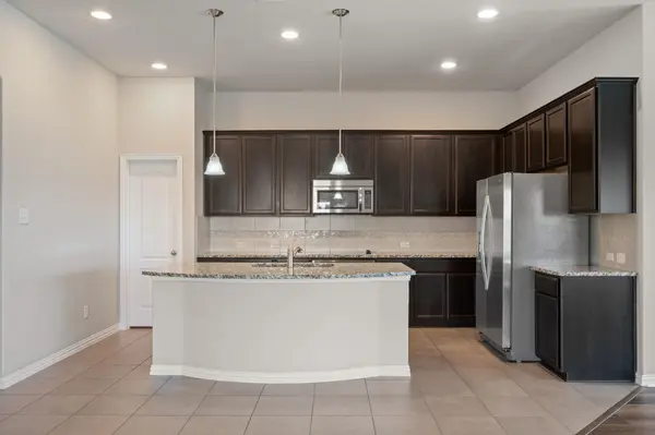 717 N Emory CV, Hutto, TX 78634