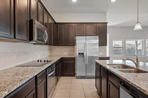 717 N Emory CV, Hutto, TX 78634
