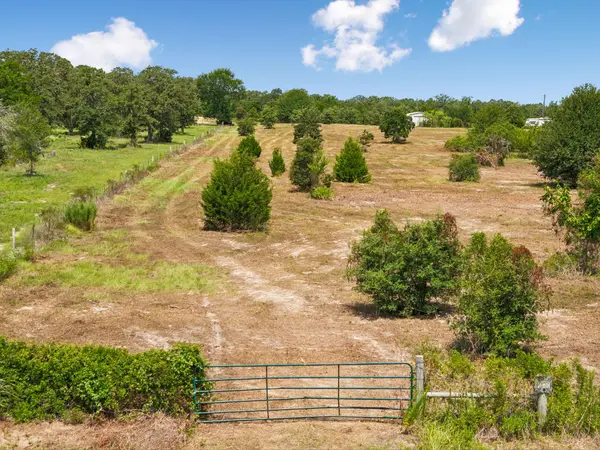 1430 Raymond Lehmann LN, Ledbetter, TX 78946