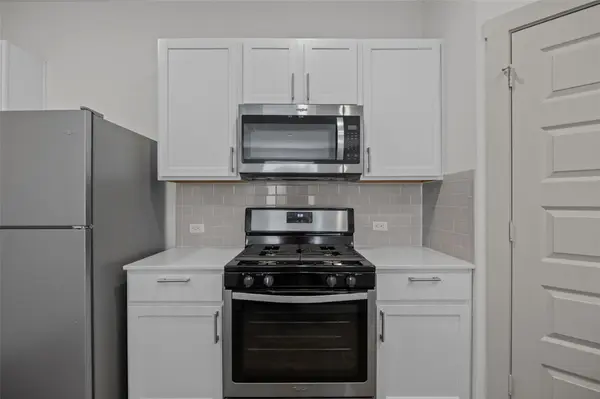 231 Lavaca River LN, Hutto, TX 78634