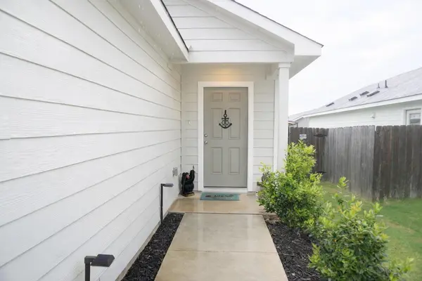 609 Marty Allen LOOP, Jarrell, TX 76537