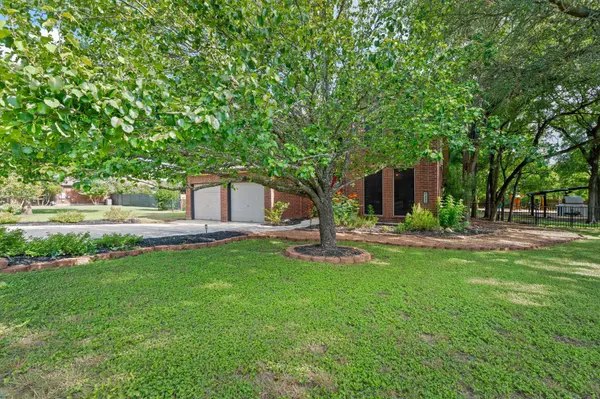 222 Primrose DR, Kyle, TX 78640