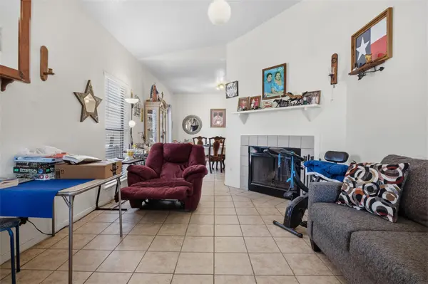 911 Crockett ST #A, Lockhart, TX 78644