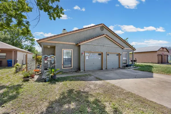911 Crockett ST #A, Lockhart, TX 78644