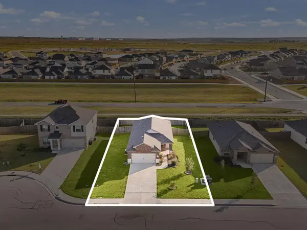 302 Sunshine LN, Kyle, TX 78640