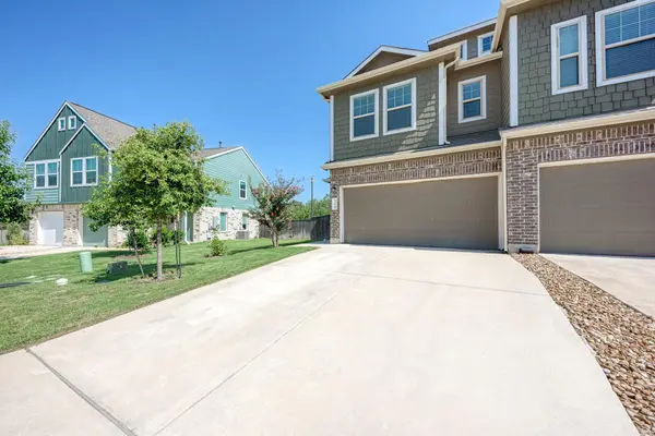 206 George Neggan LN, Bastrop, TX 78602