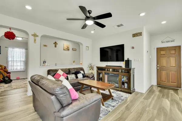 2950 E Old Settlers BLVD #70, Round Rock, TX 78665