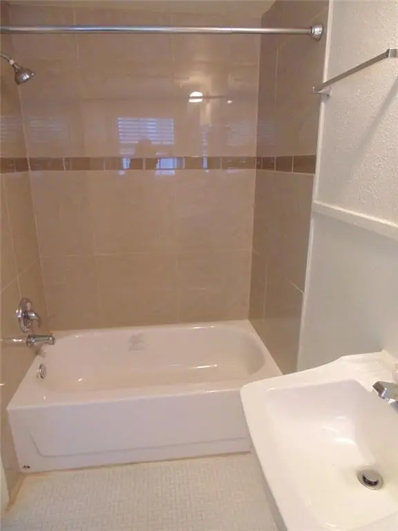 912 W 22nd 1/2 ST #I, Austin, TX 78705