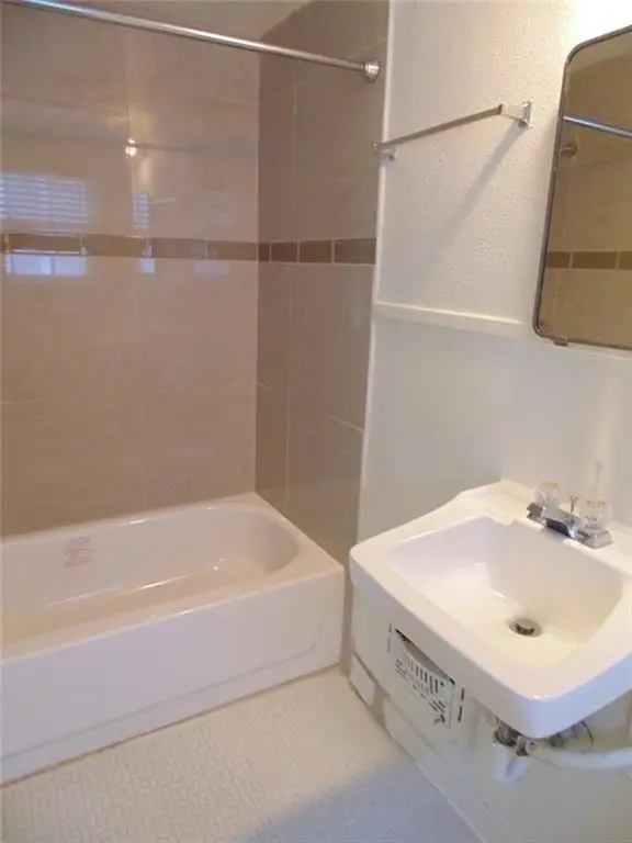 912 W 22nd 1/2 ST #I, Austin, TX 78705