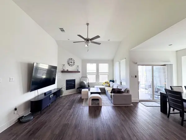 545 Elm Green ST, Hutto, TX 78634