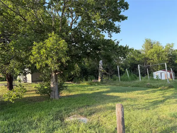 602 Burkett ST, Taylor, TX 76574