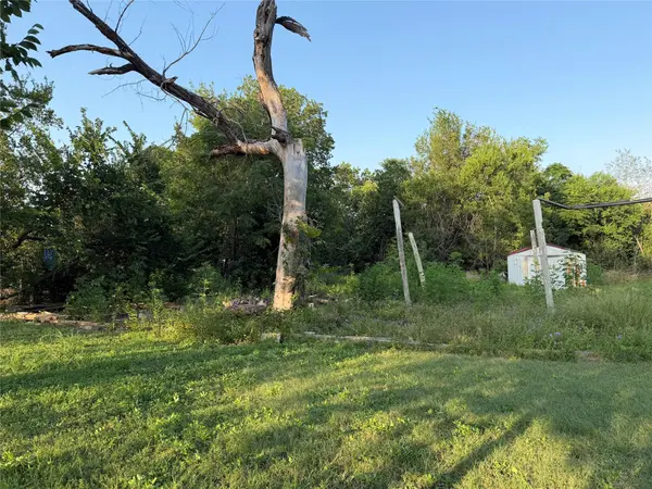 602 Burkett ST, Taylor, TX 76574