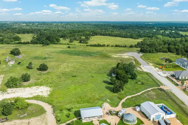 109 Compound LN, Round Top, TX 78954
