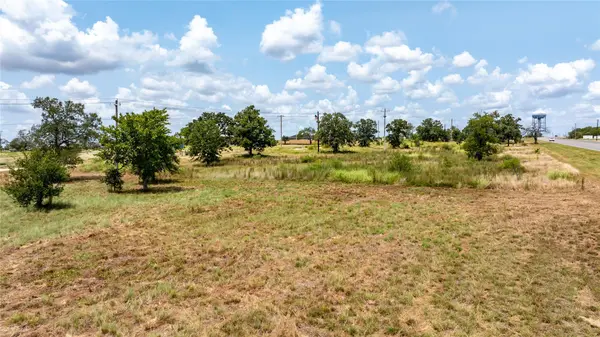 00000 N Magnolia Ave, Luling, TX 78648