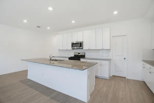 5904 Geronimo WAY, Seguin, TX 78155