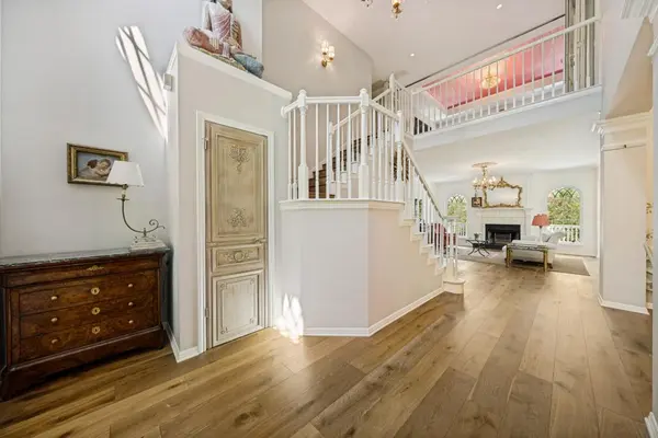 10024 Circleview DR, Austin, TX 78733
