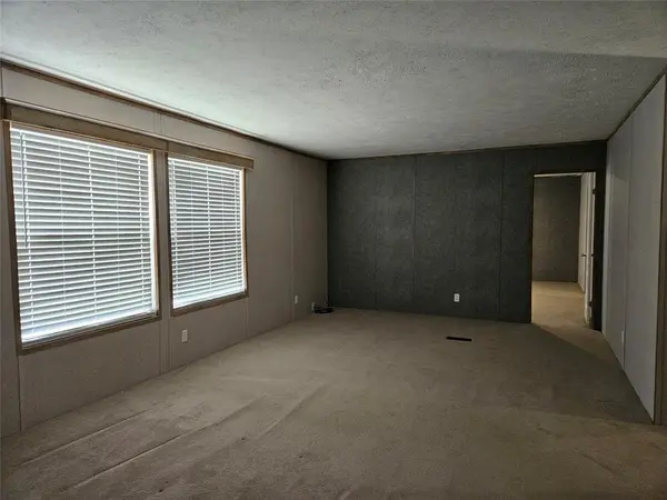 218 Waco ST, Mcdade, TX 78650