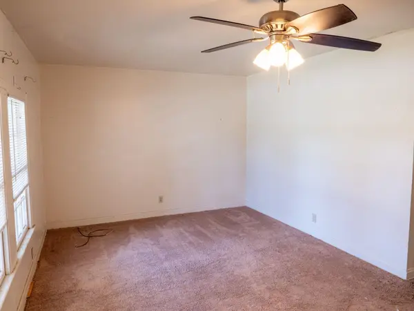 704 E Austin Ave, Round Rock, TX 78664