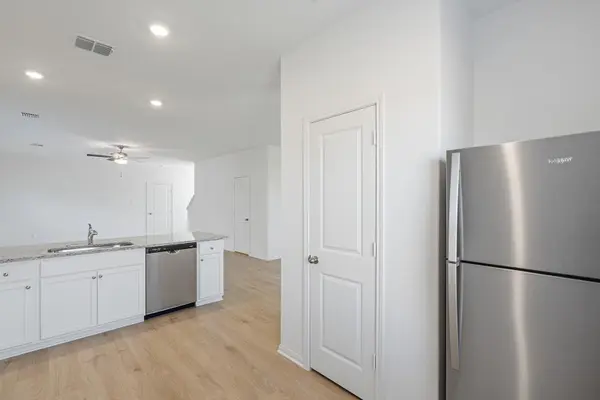 261 W Luna Blue LN, Jarrell, TX 76537